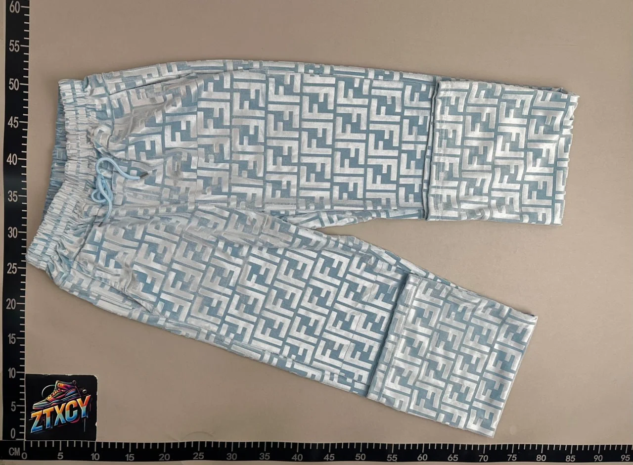 Loose-Fit Letter-Graphic Pants — CY 5