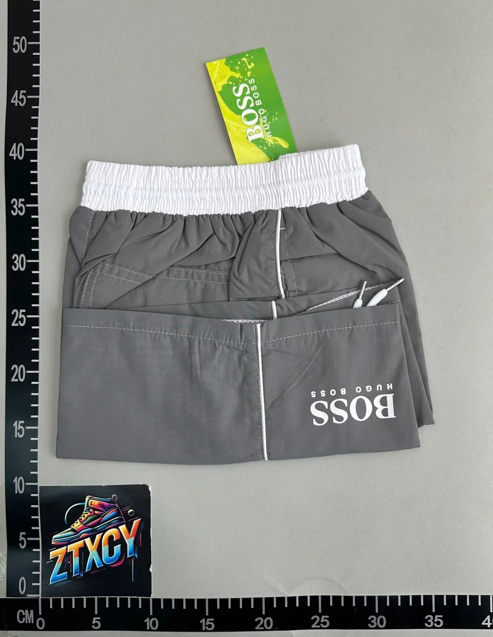Loose-Fit Letter-Graphic Shorts — CY 3