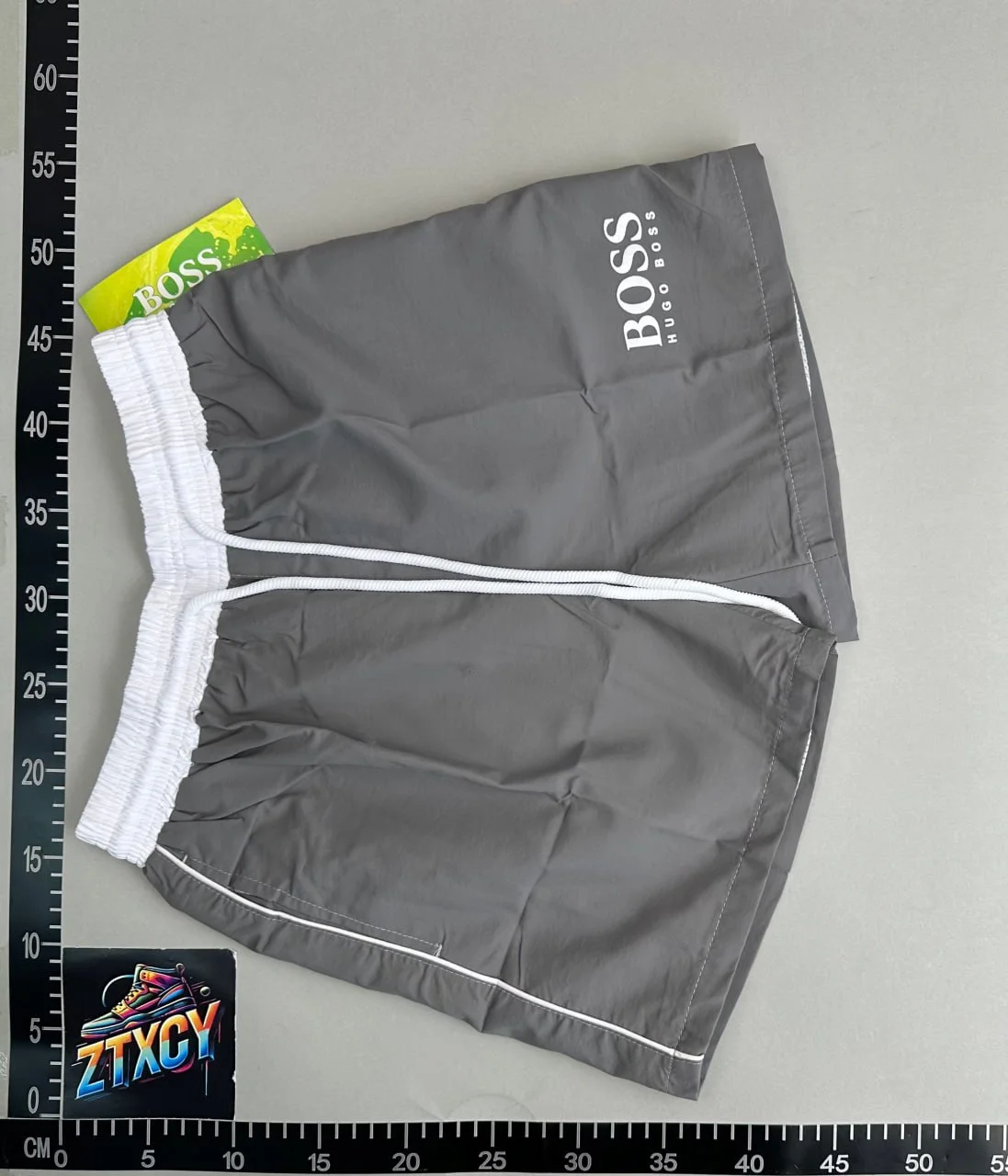 Loose-Fit Letter-Graphic Shorts — CY 4