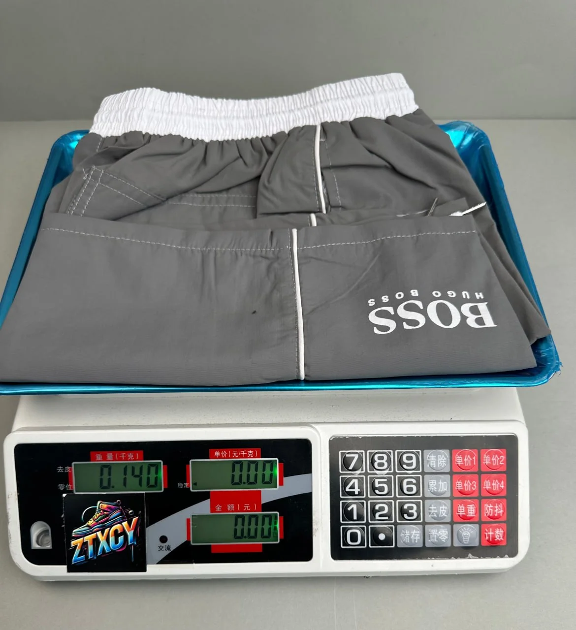 Loose-Fit Letter-Graphic Shorts — CY 6