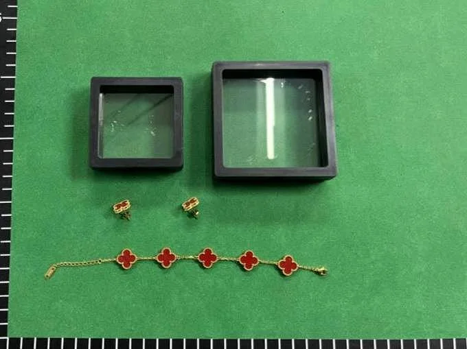 Necklace — E-1 / V*an 4