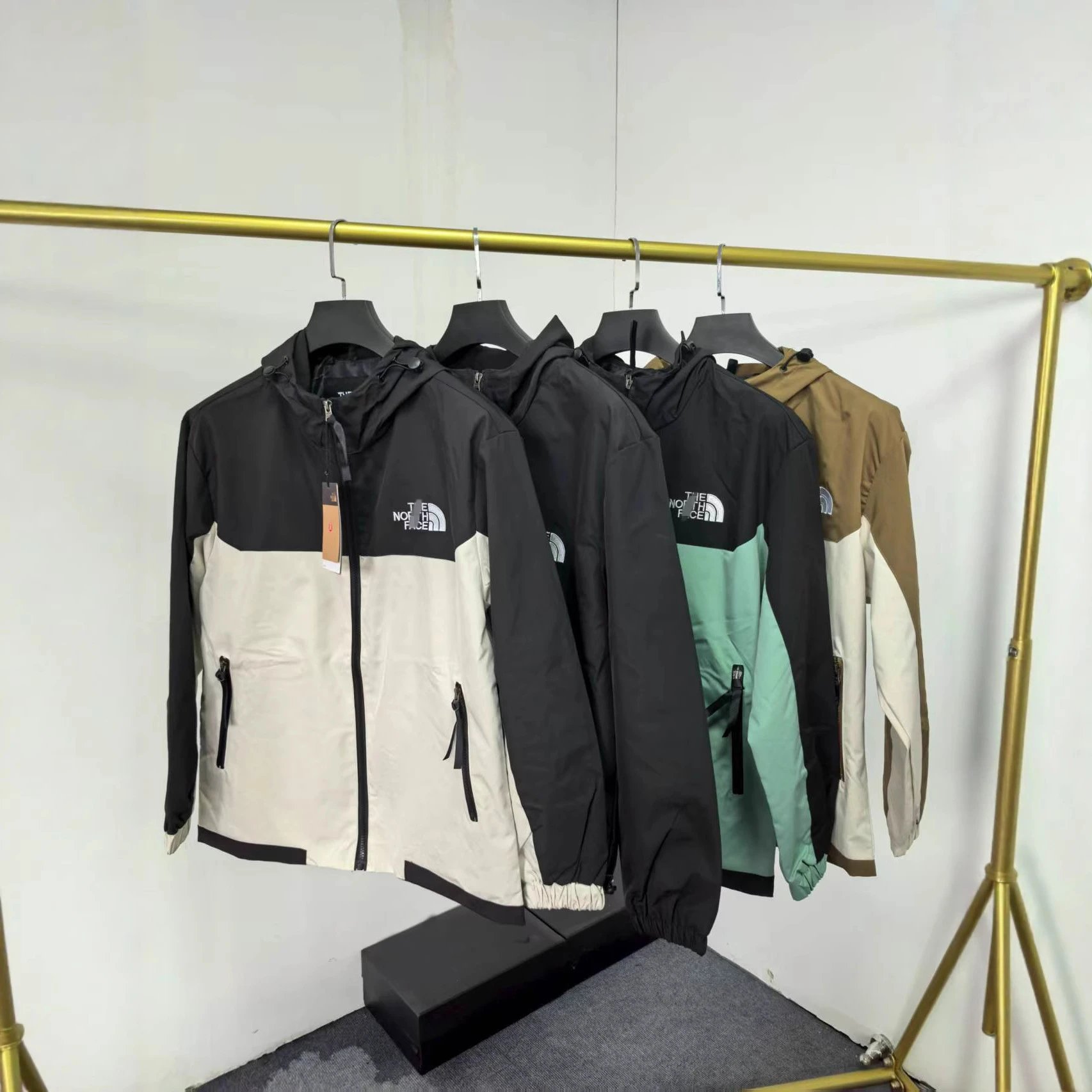 Unisex Hooded Embroidered Outdoor Jacket