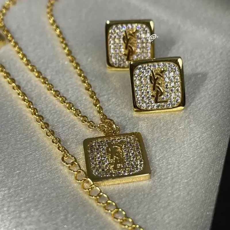Letter-Graphic Necklace — ins