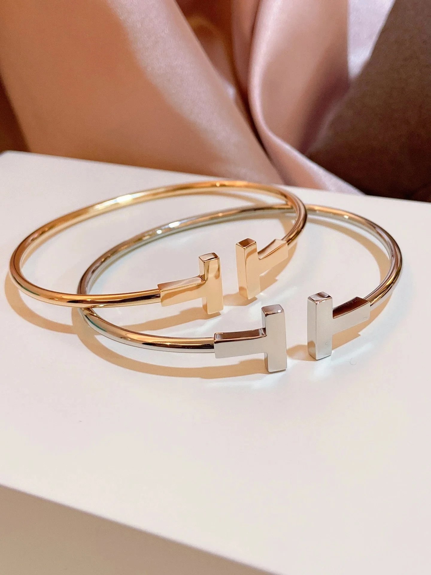 Bracelet — XXX-DFN