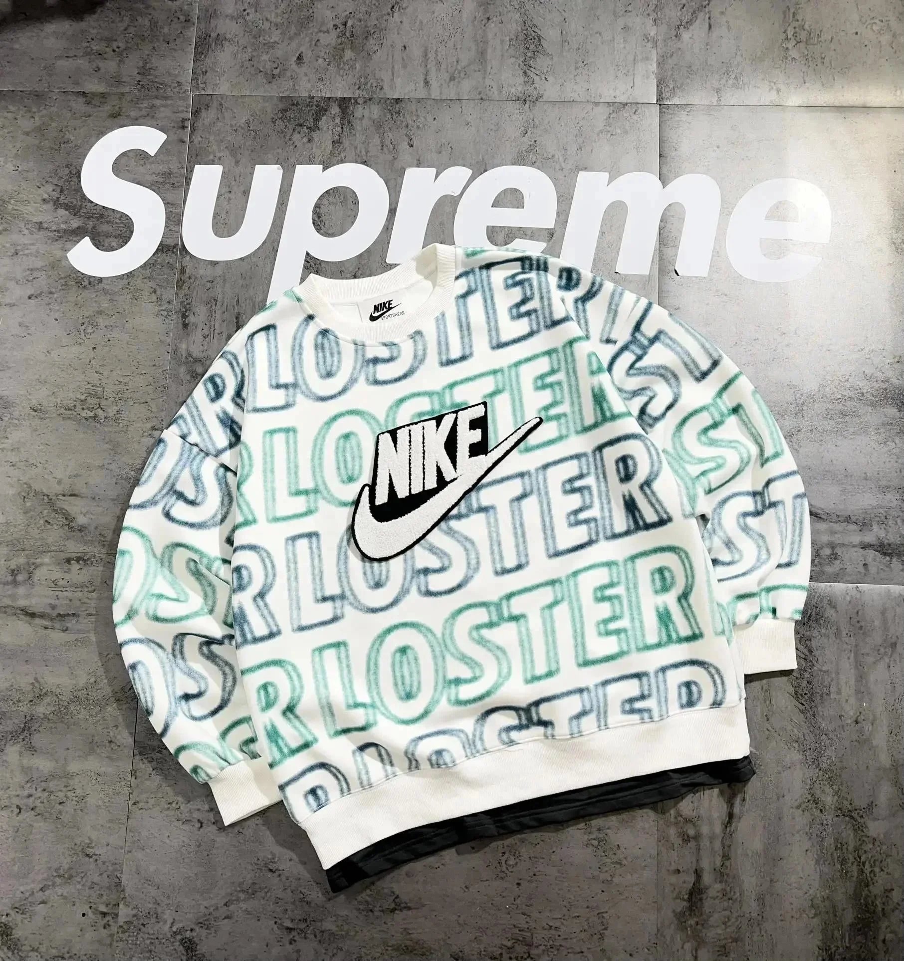 Hoodies & Sweaters — Item 4345