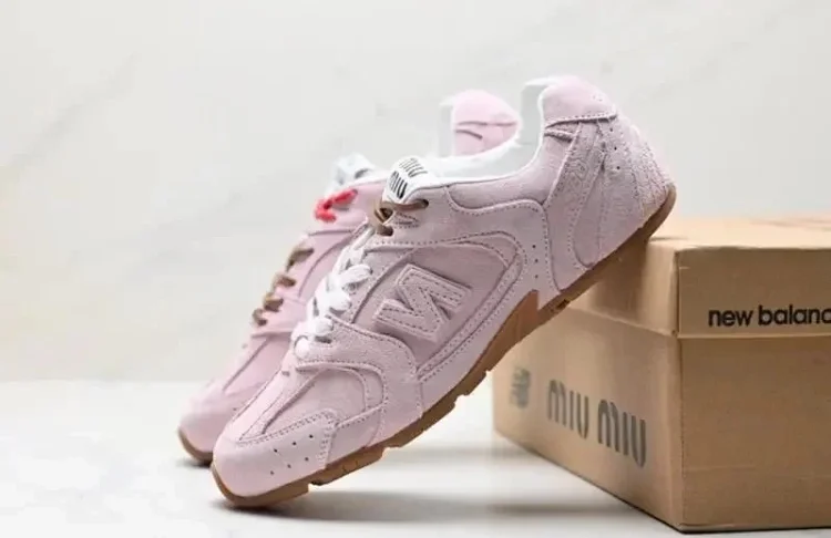 Retro Running Shoes — H25 2