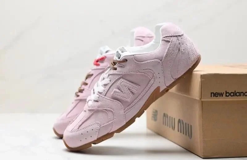 Retro Running Shoes — H25