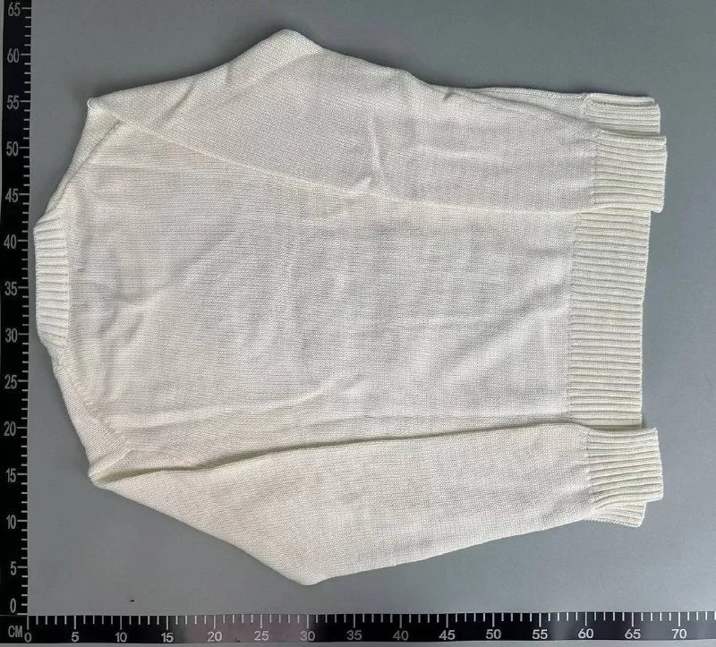 Hoodies & Sweaters — Item 4610 4