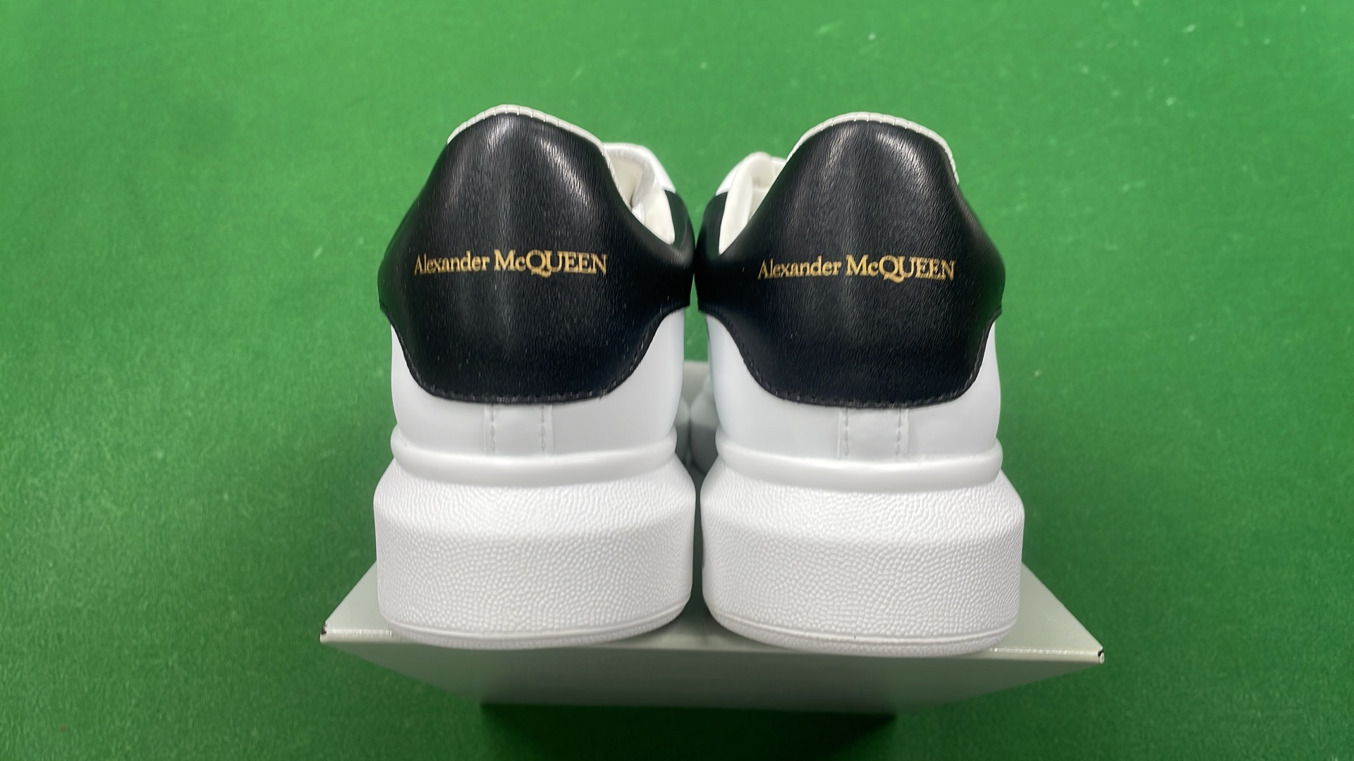 Sneakers — #4618 11
