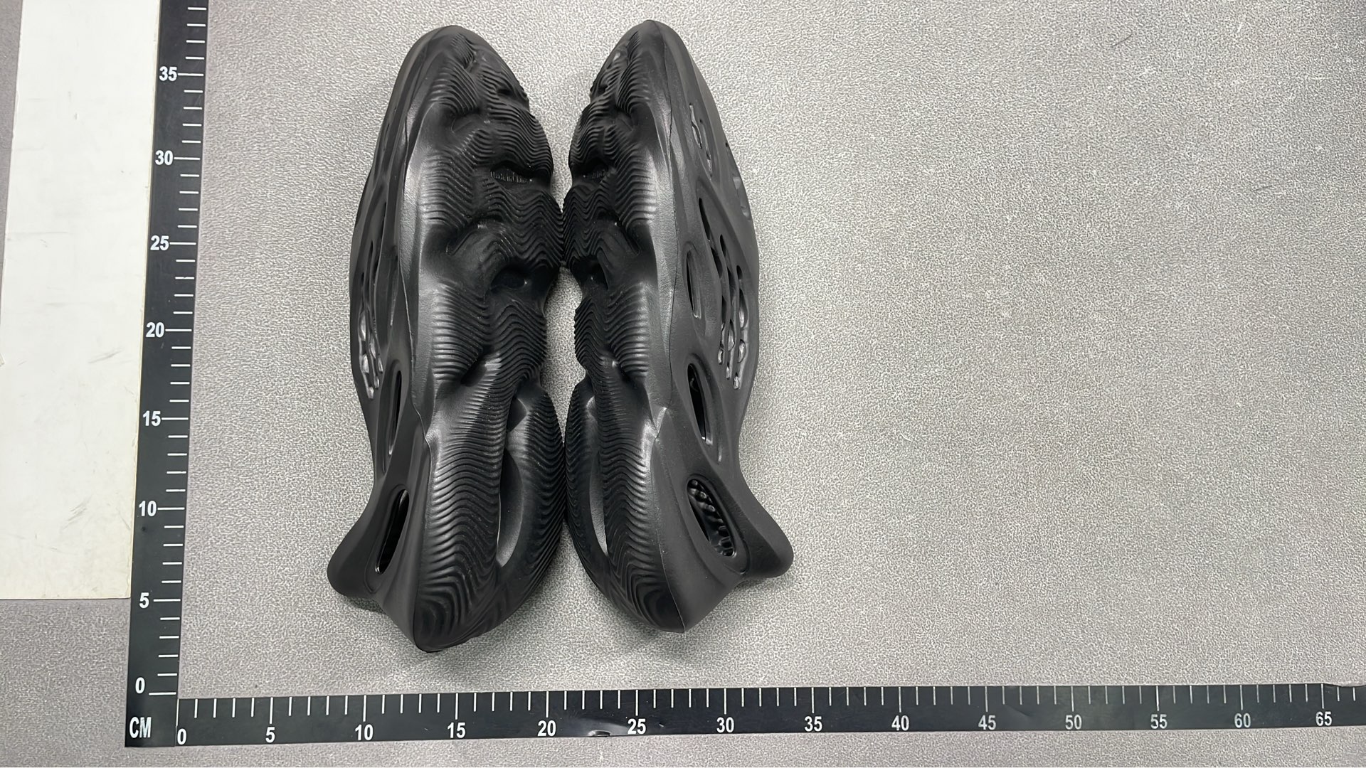 Y**zy Foam RNNR — Shoes — #4637 7