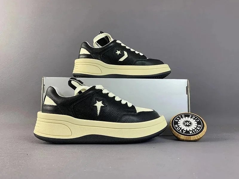 Shoes — Item 4772