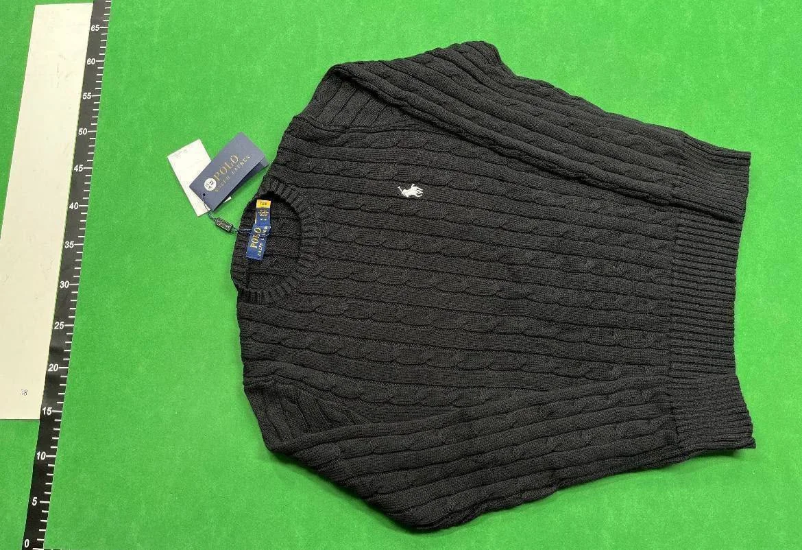 HM23-- and sweaters 7