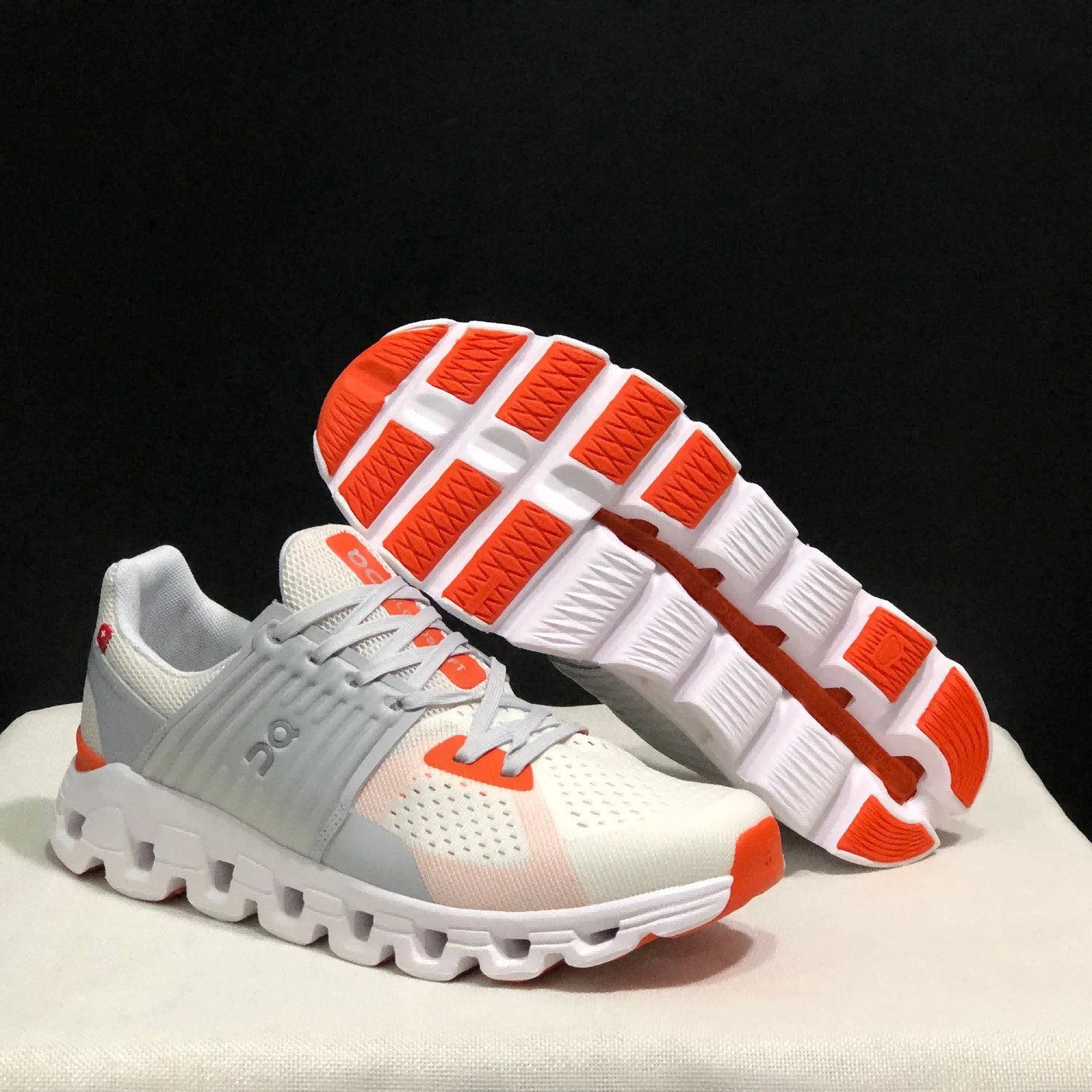Unisex Shoes — On / Cloudswift