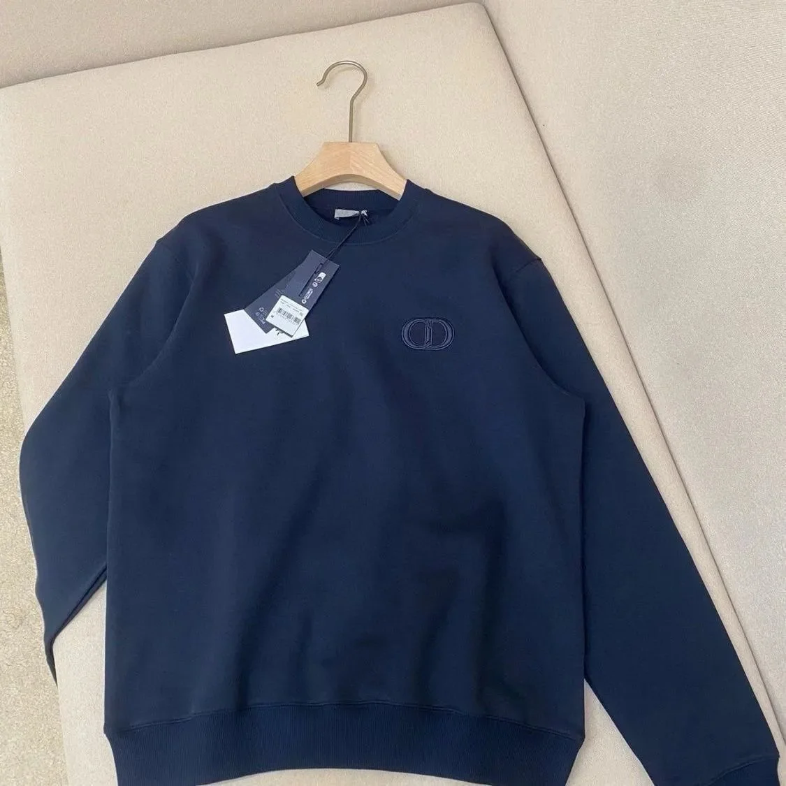 Sweatshirt — DR 6