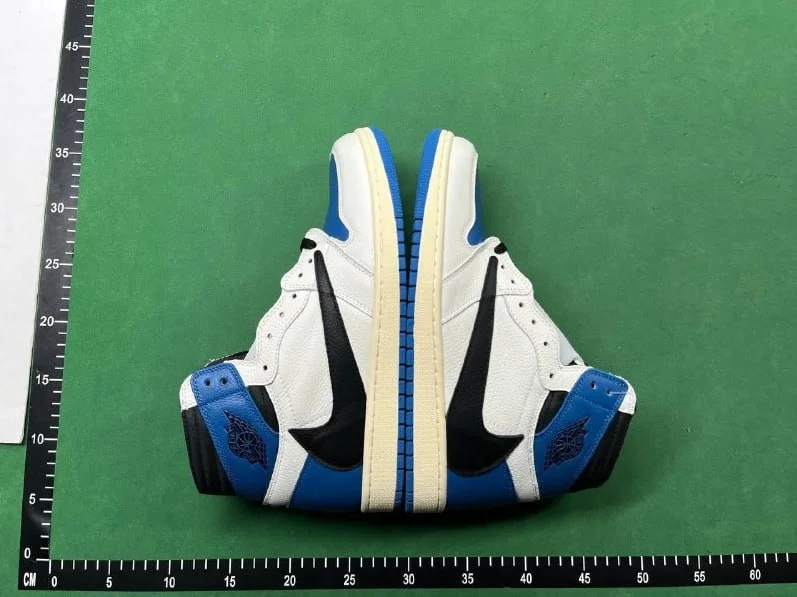 Unisex Sneakers — Jor*an1 5