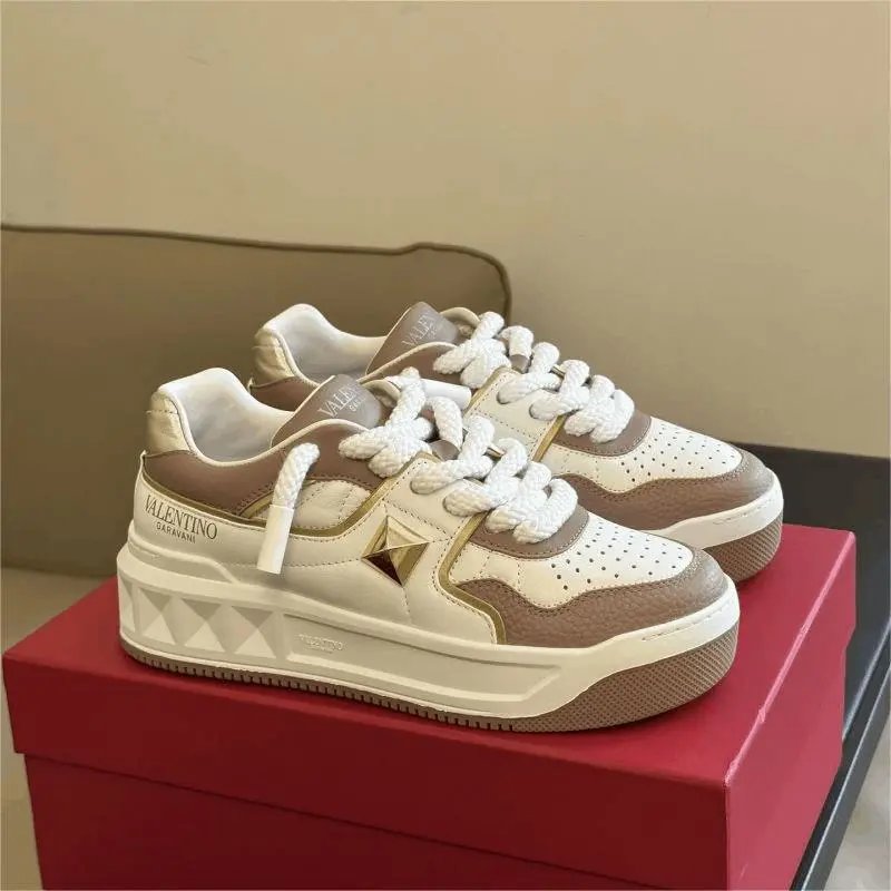 Shoes — Item 5038