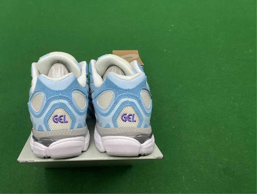 Sneakers — #5052 4