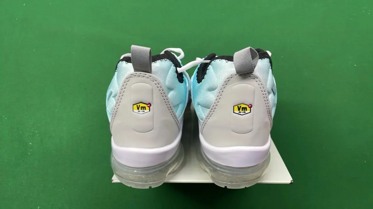 Sneakers — #5111 4