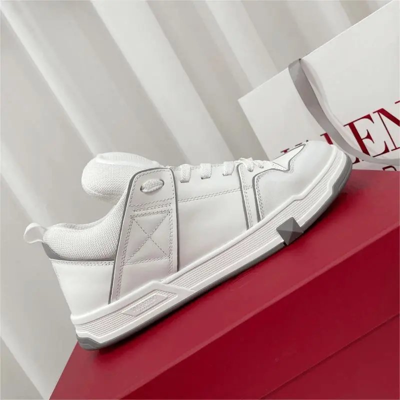 Shoes — Item 5137