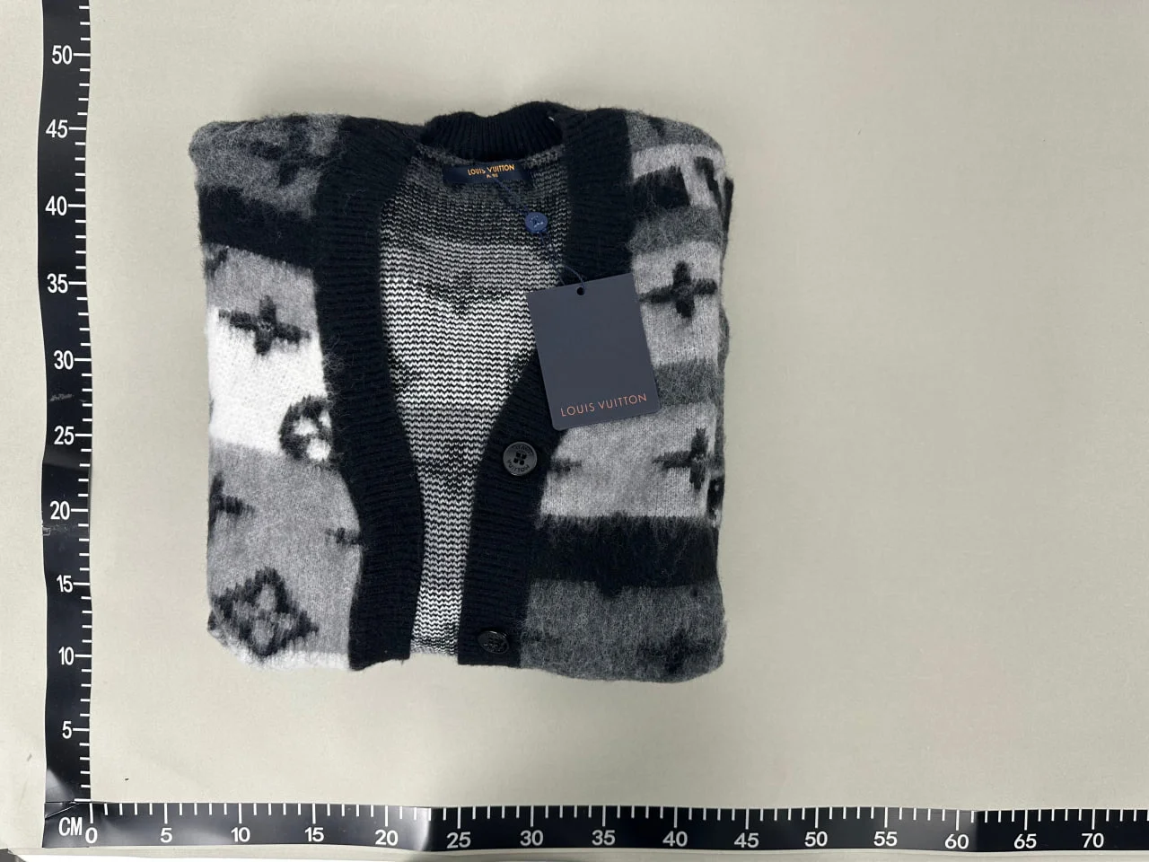 V-Neck Knitwear 5