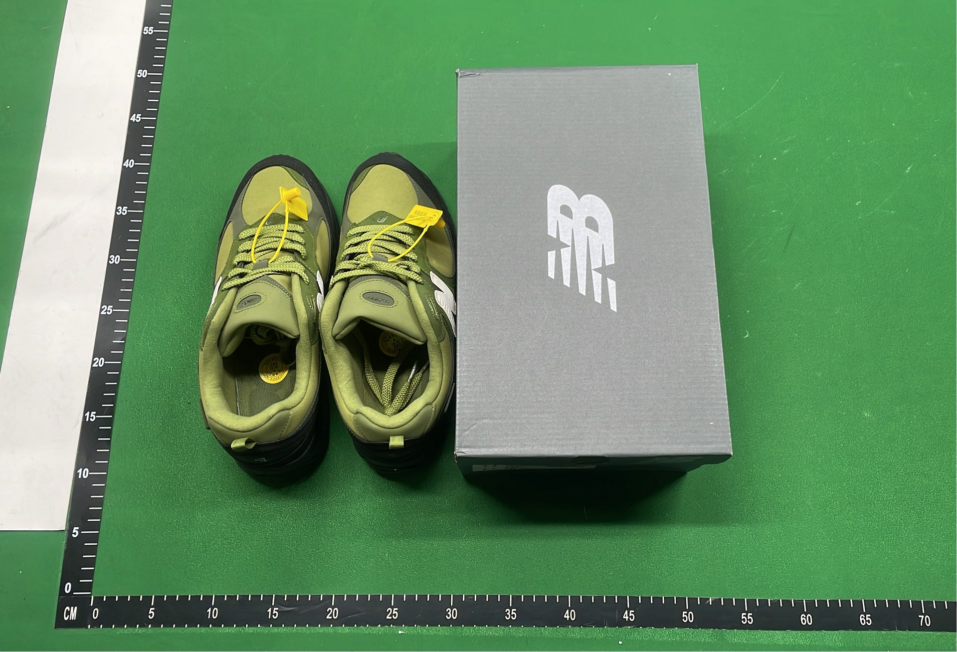 1013-1 M 2002R sneakers 3