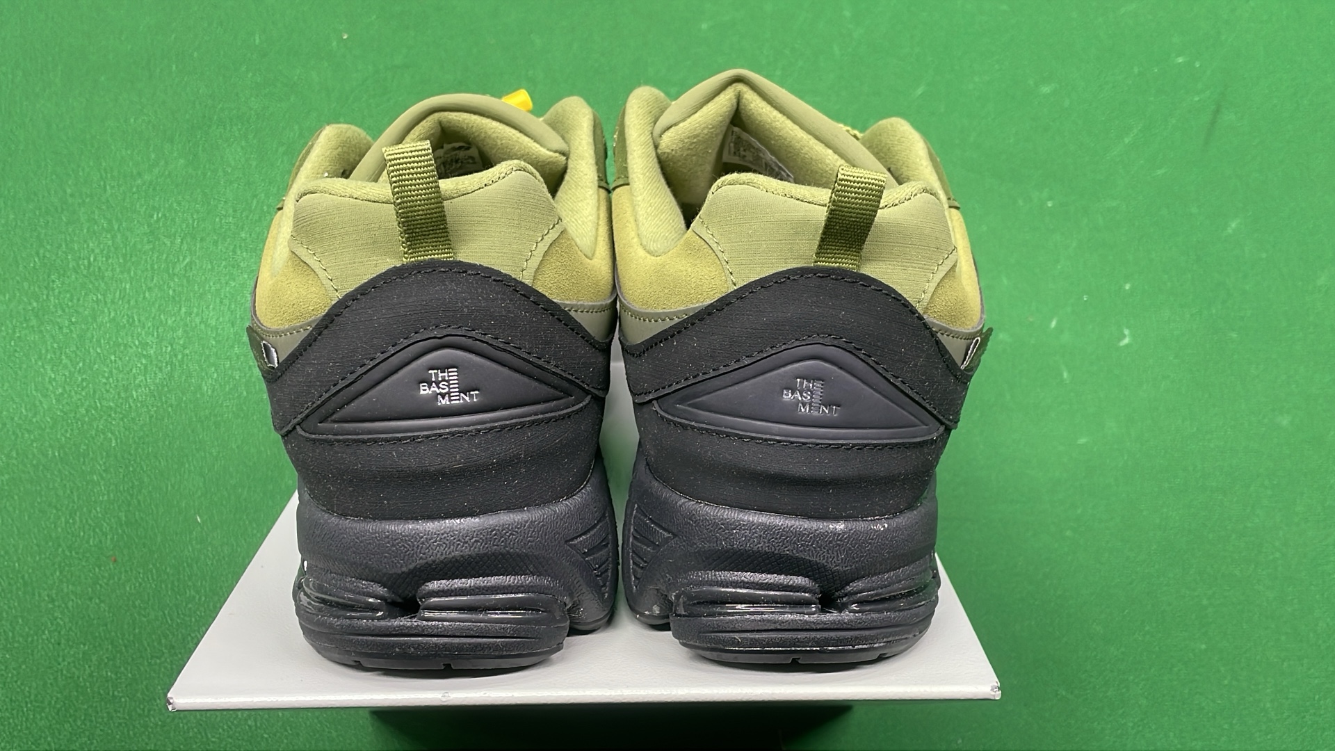 1013-1 M 2002R sneakers 5
