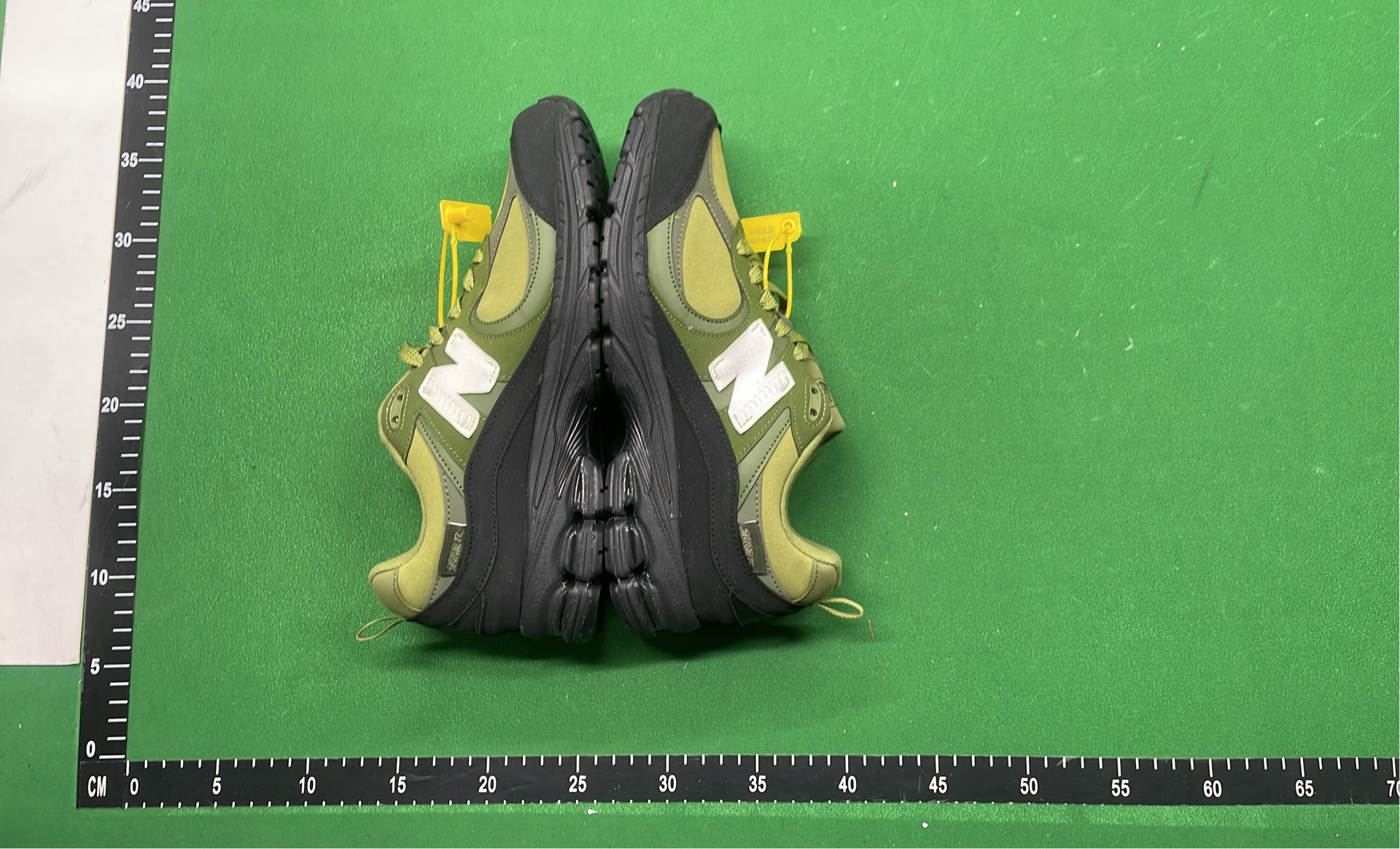 1013-1 M 2002R sneakers 7