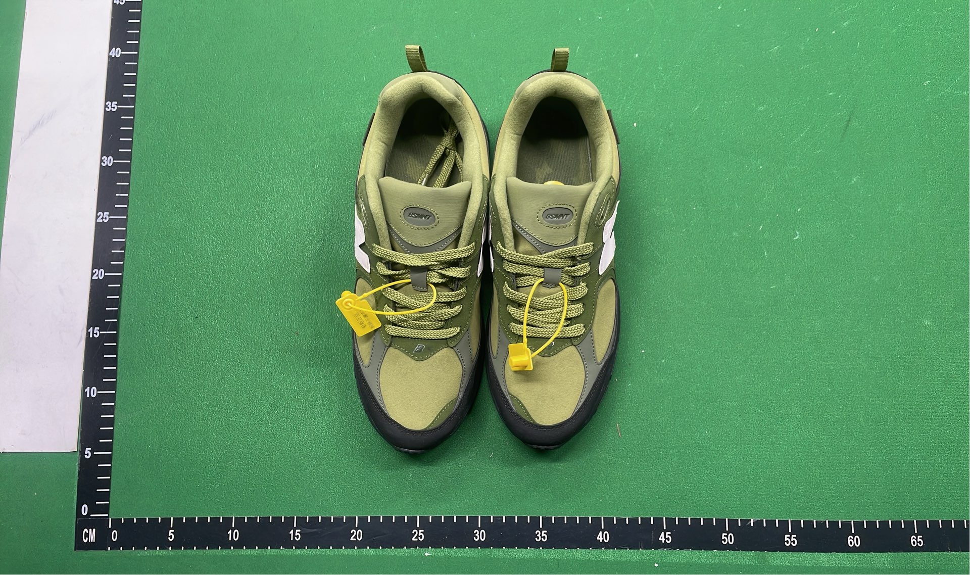1013-1 M 2002R sneakers 8