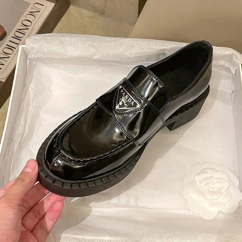 Shoes — Item 5369