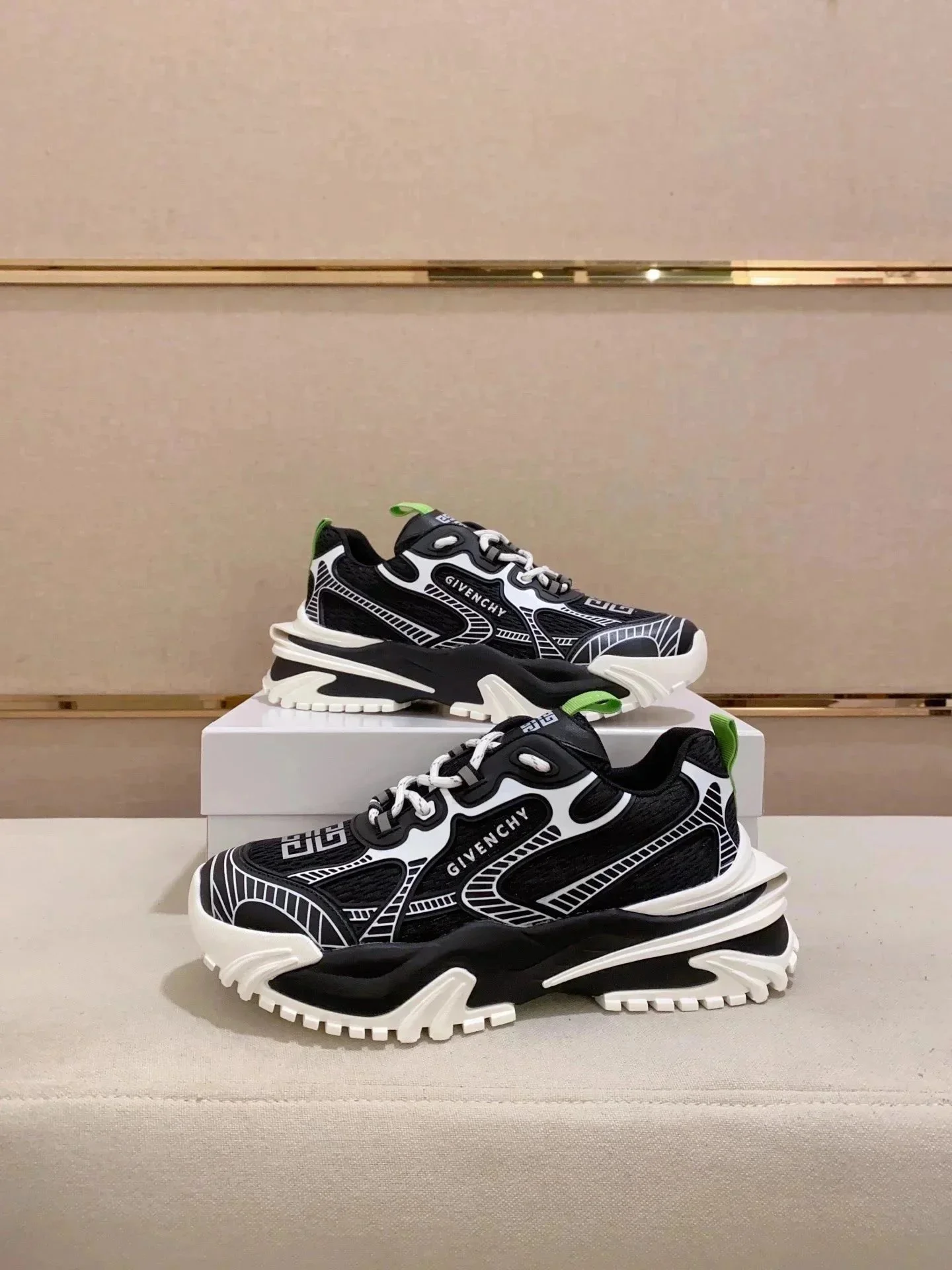 High-end fashion shoes 3