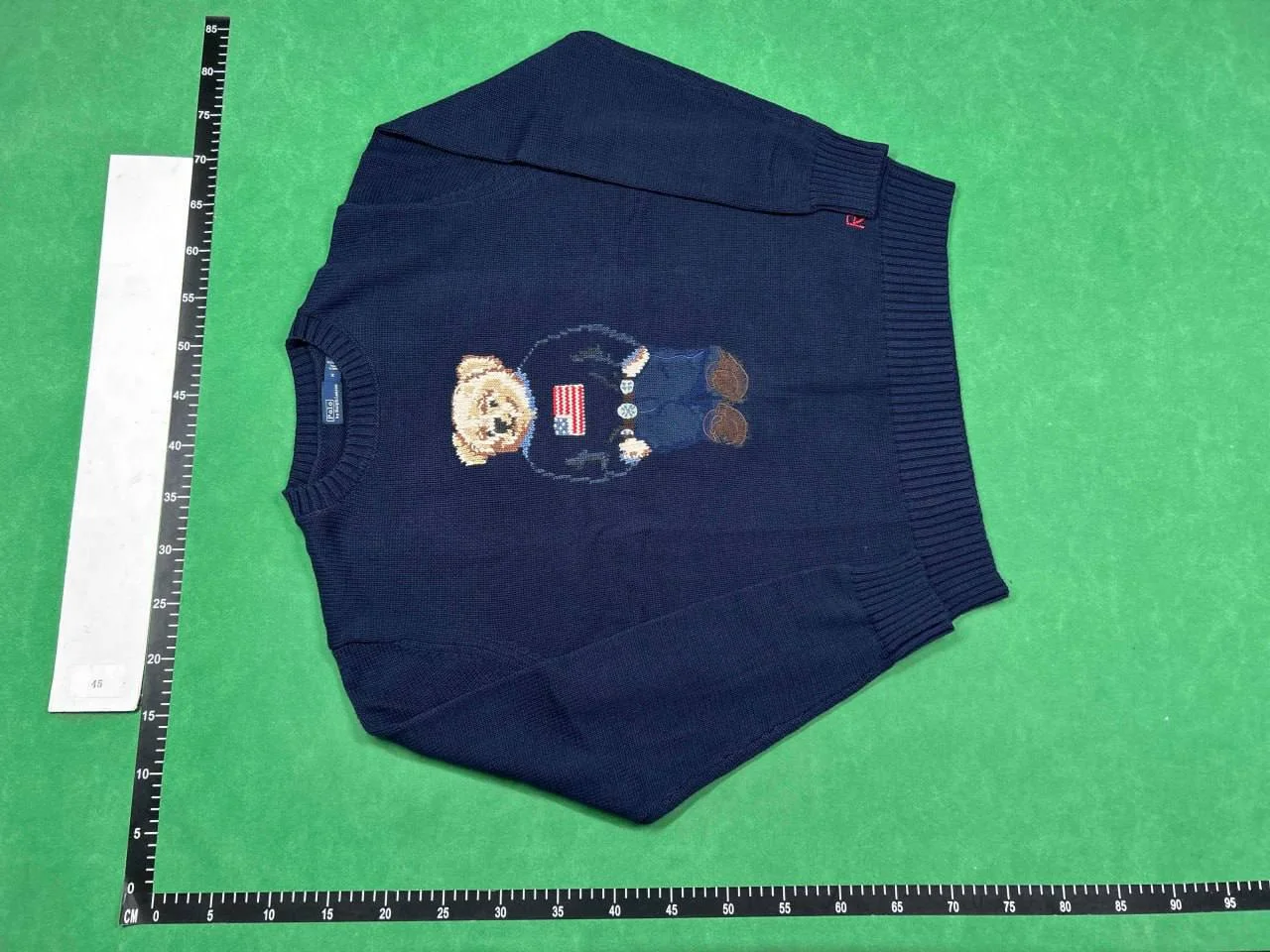 Sweatshirt — Item 5498 5