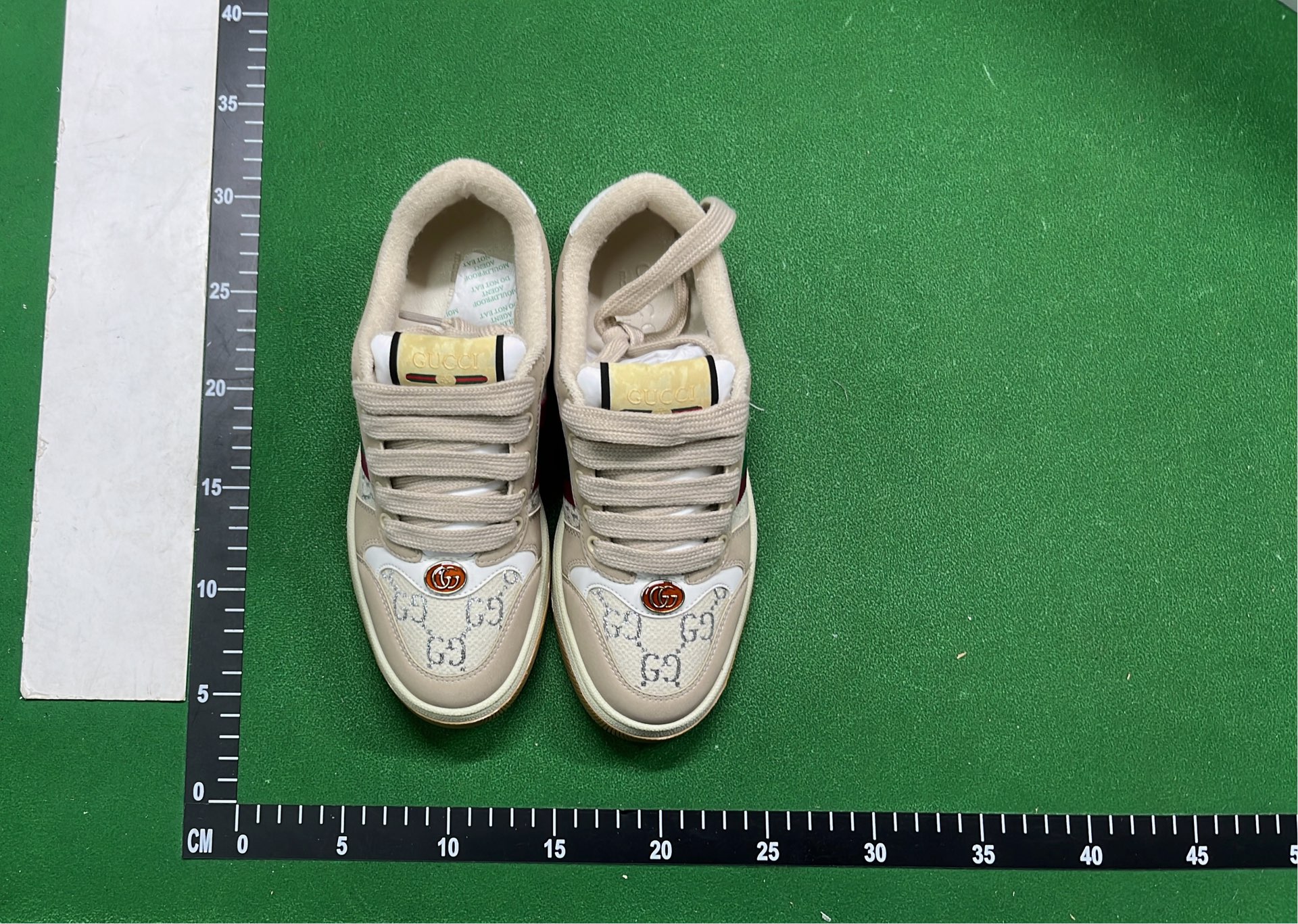 Shoes — Screener — #5516 8