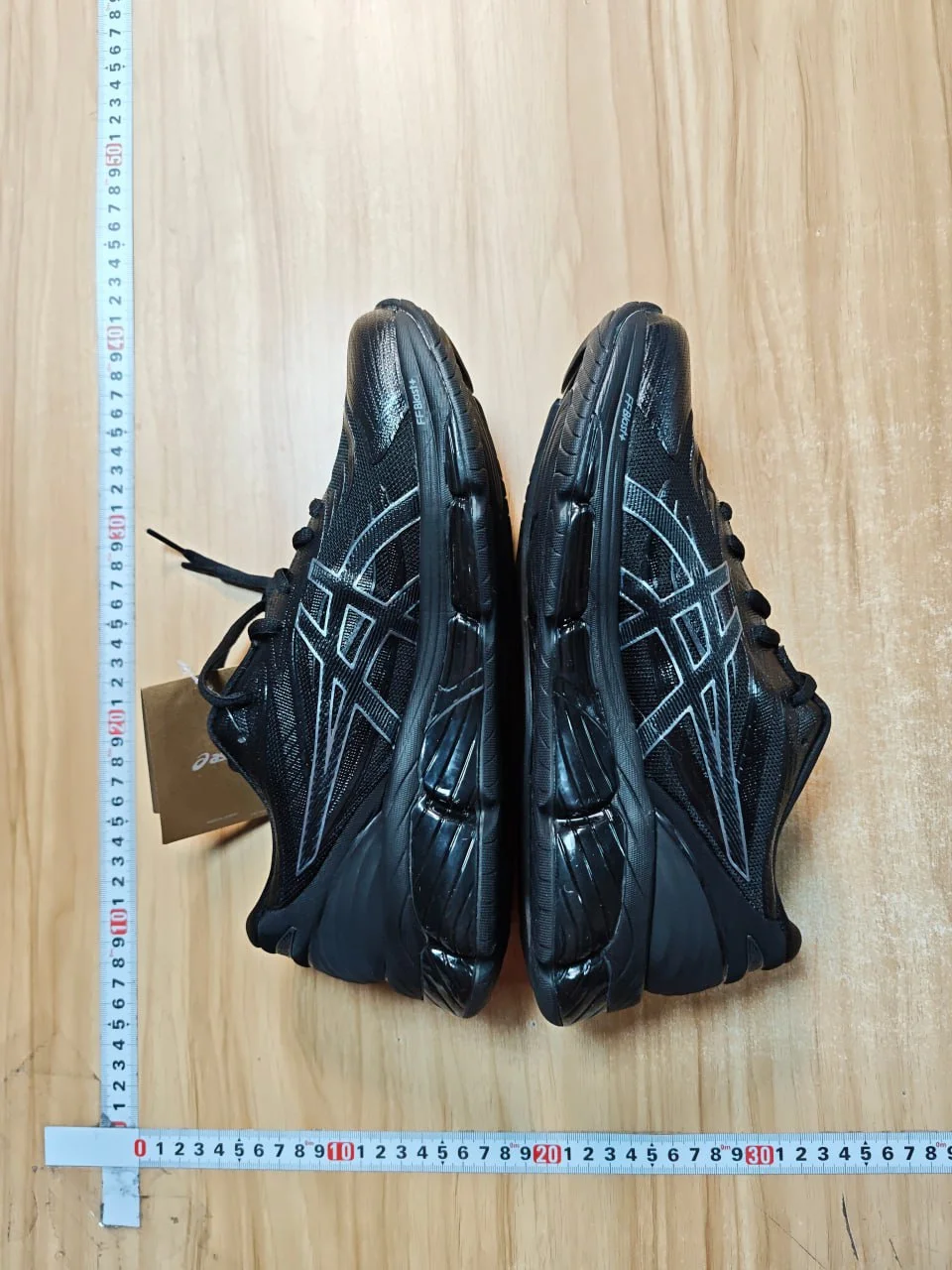 Sneakers — HX11 3