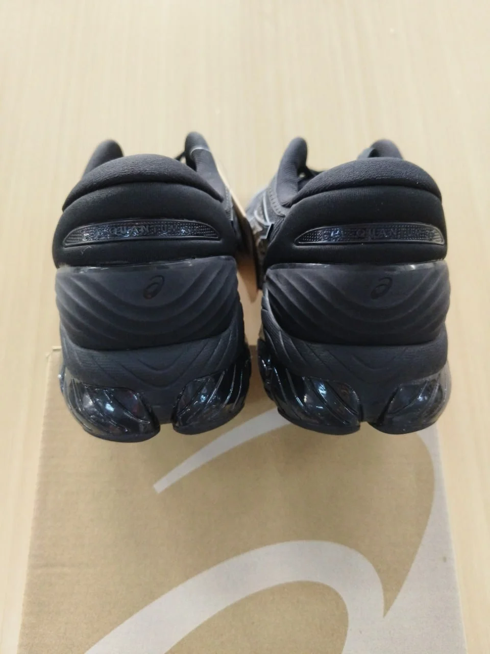Sneakers — HX11 5