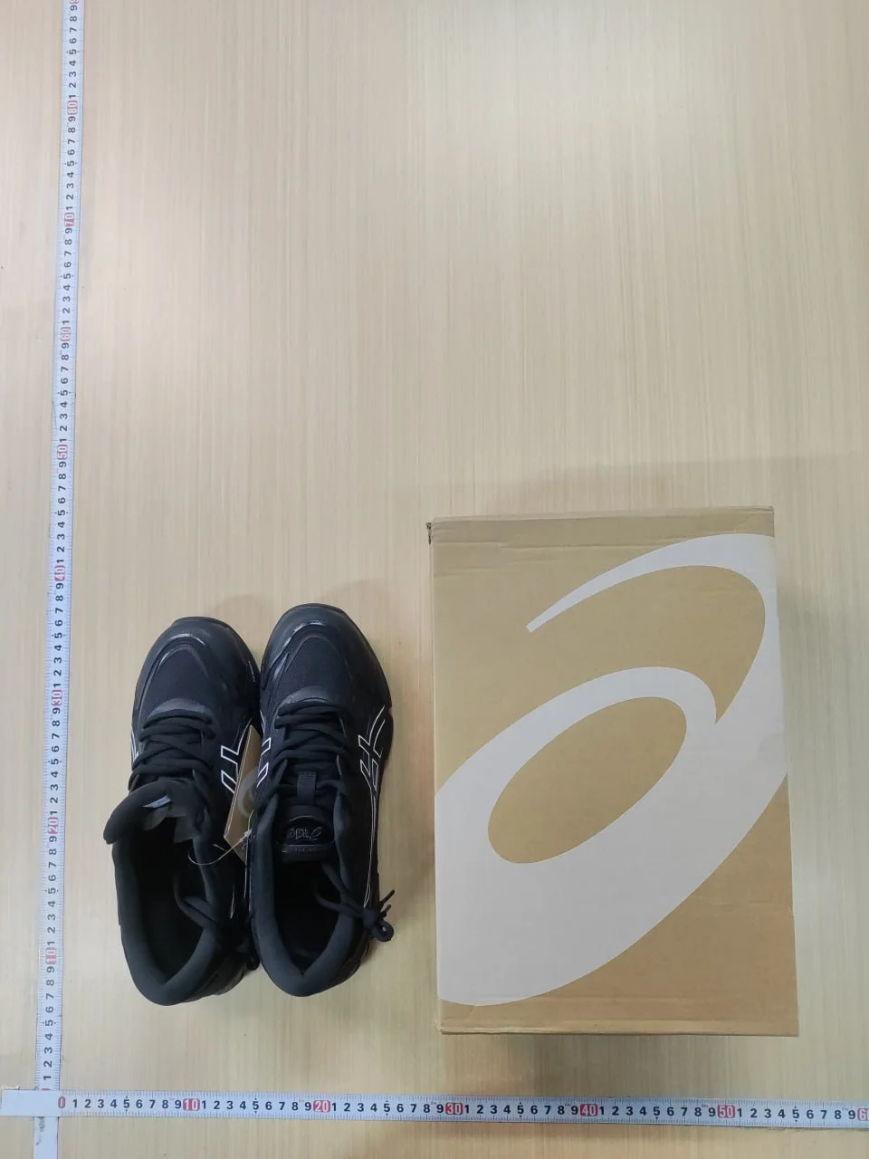 Sneakers — HX11 6