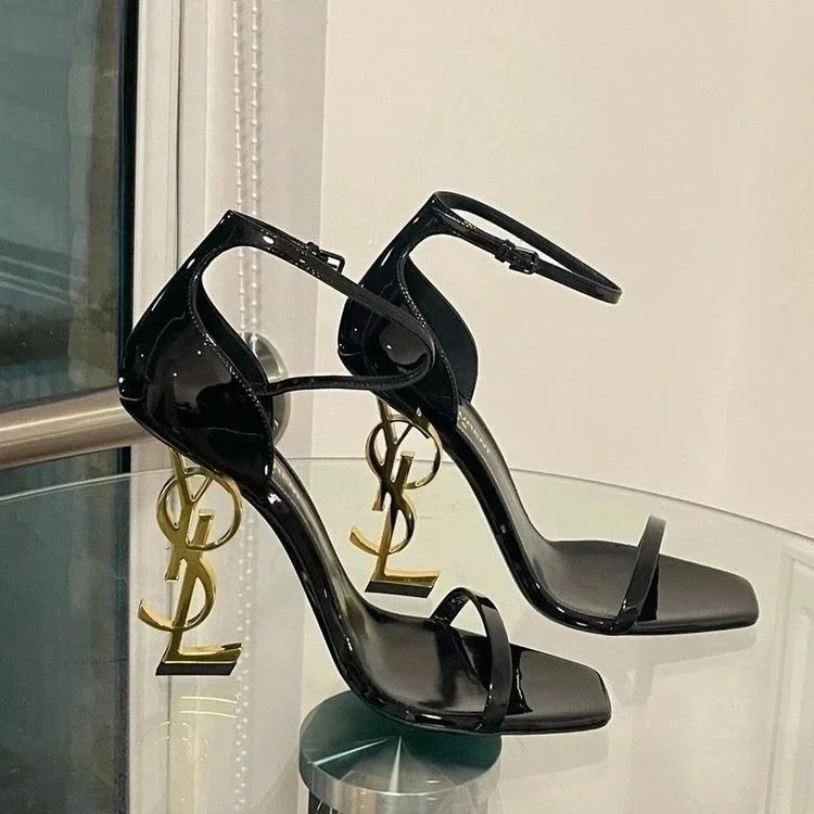 Shoes — Item 5566