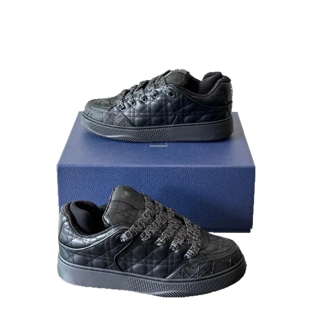 Shoes — Item 5585
