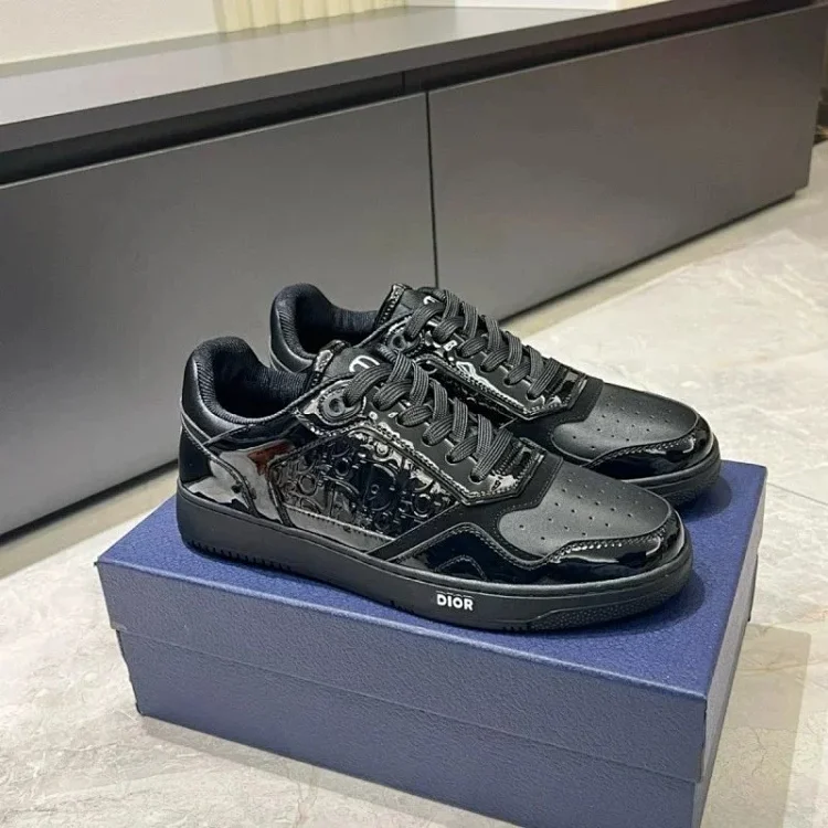 Shoes — Item 5595 2