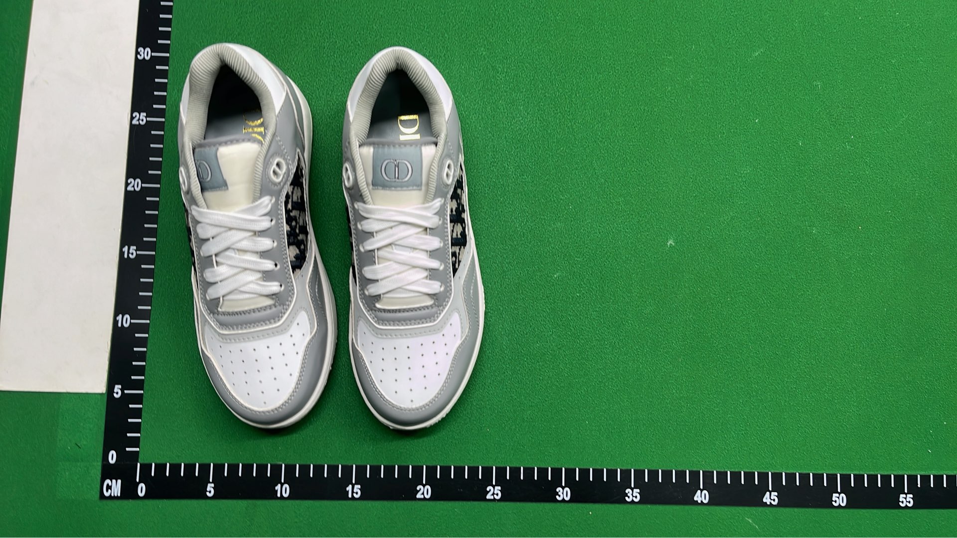 Shoes — Item 5595 8