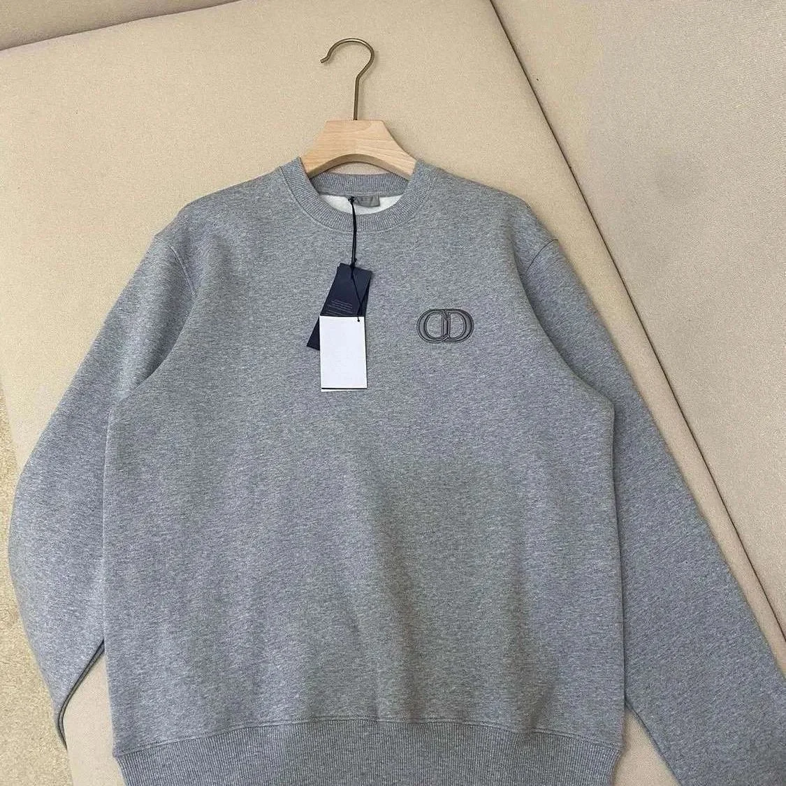 Sweatshirt — #5609 3