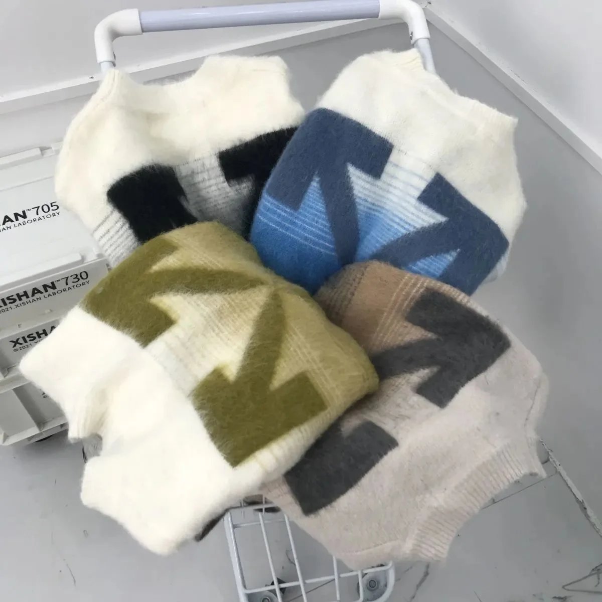 Hoodies & Sweaters — Item 5620