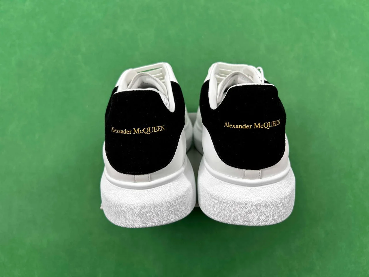 Unisex Shoes — WW 5