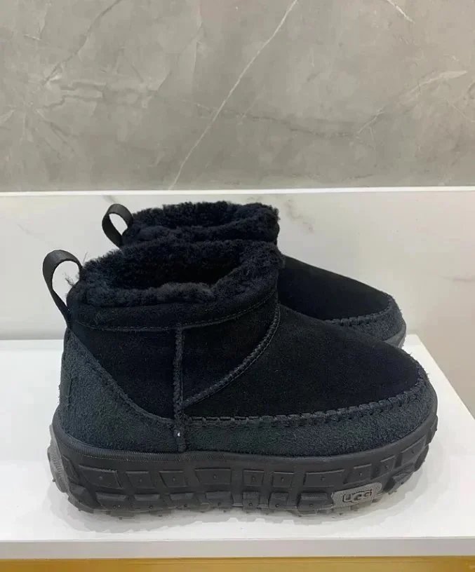 Shoes — Item 5711