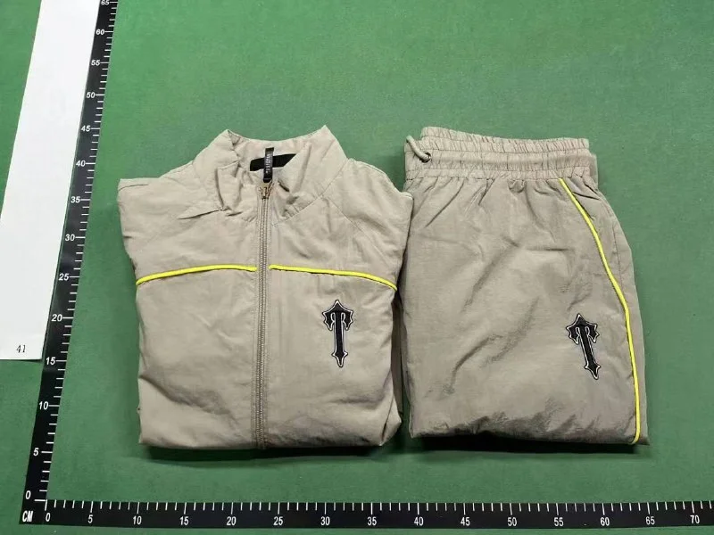 Clothing Set — Item 5919 3