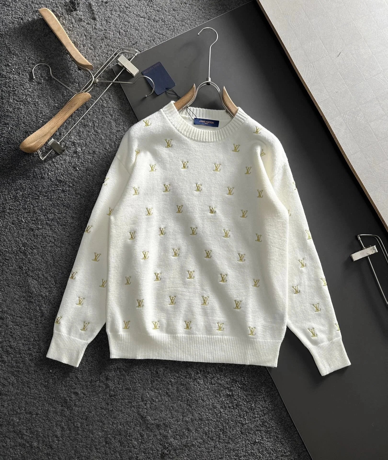 L hooded sweatshirt