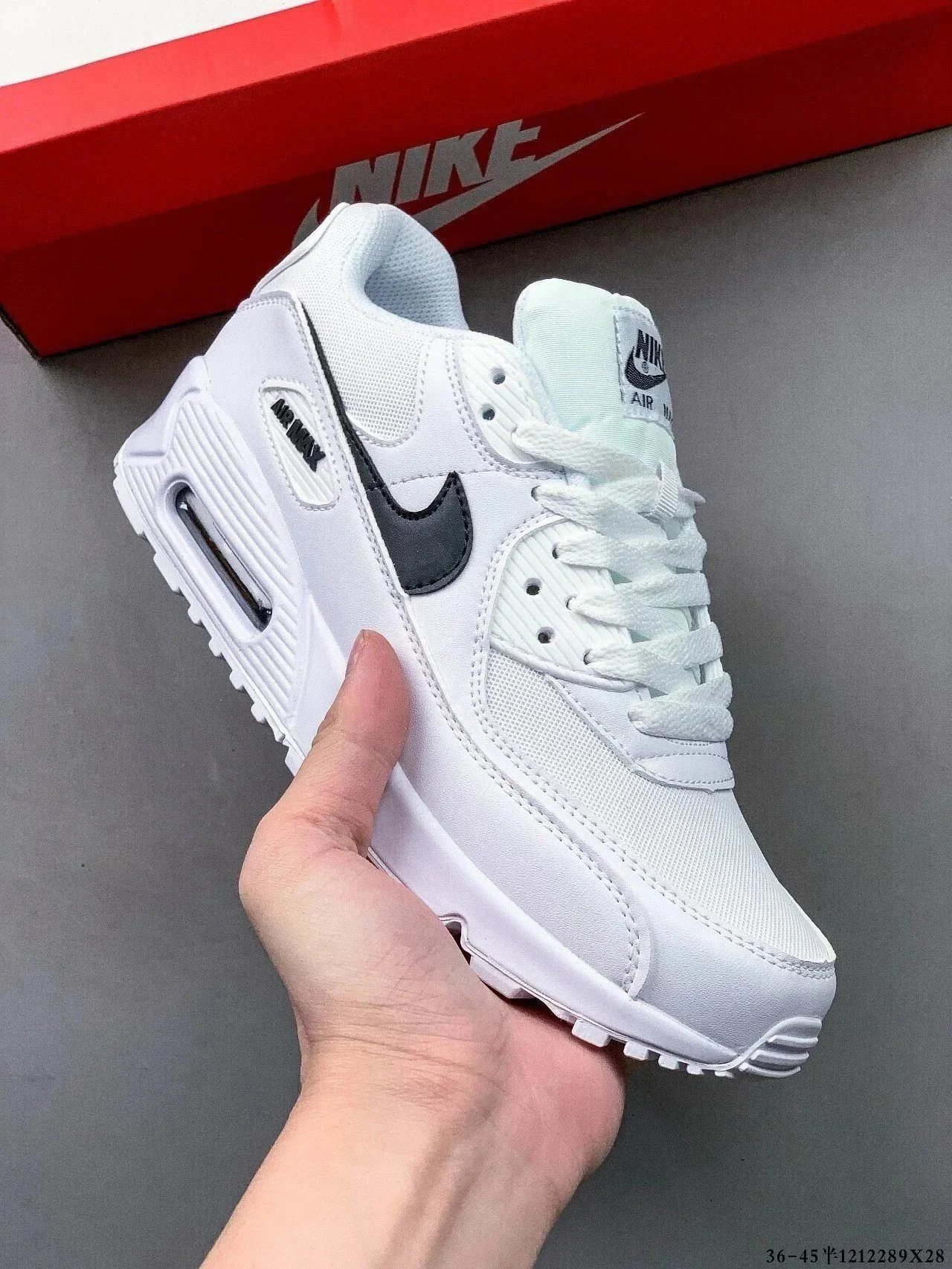 Sneakers — max