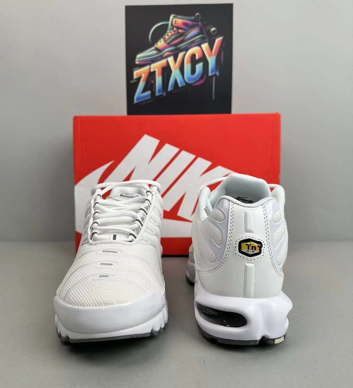 Unisex Sneakers — XM / RE 4