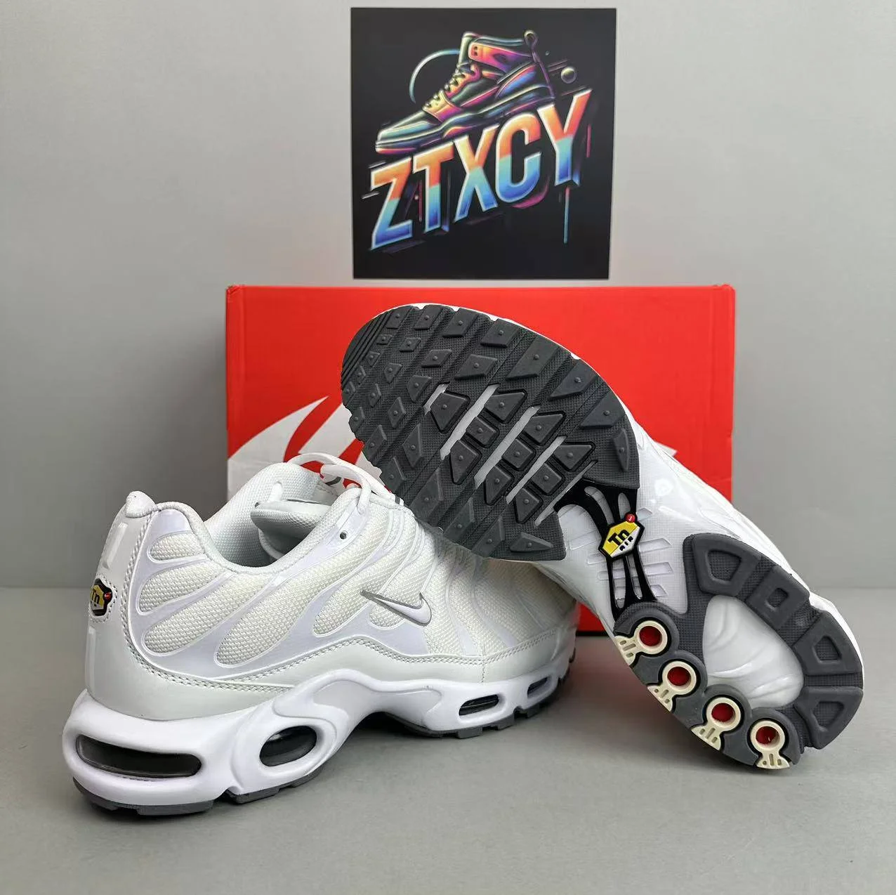 Unisex Sneakers — XM / RE 5