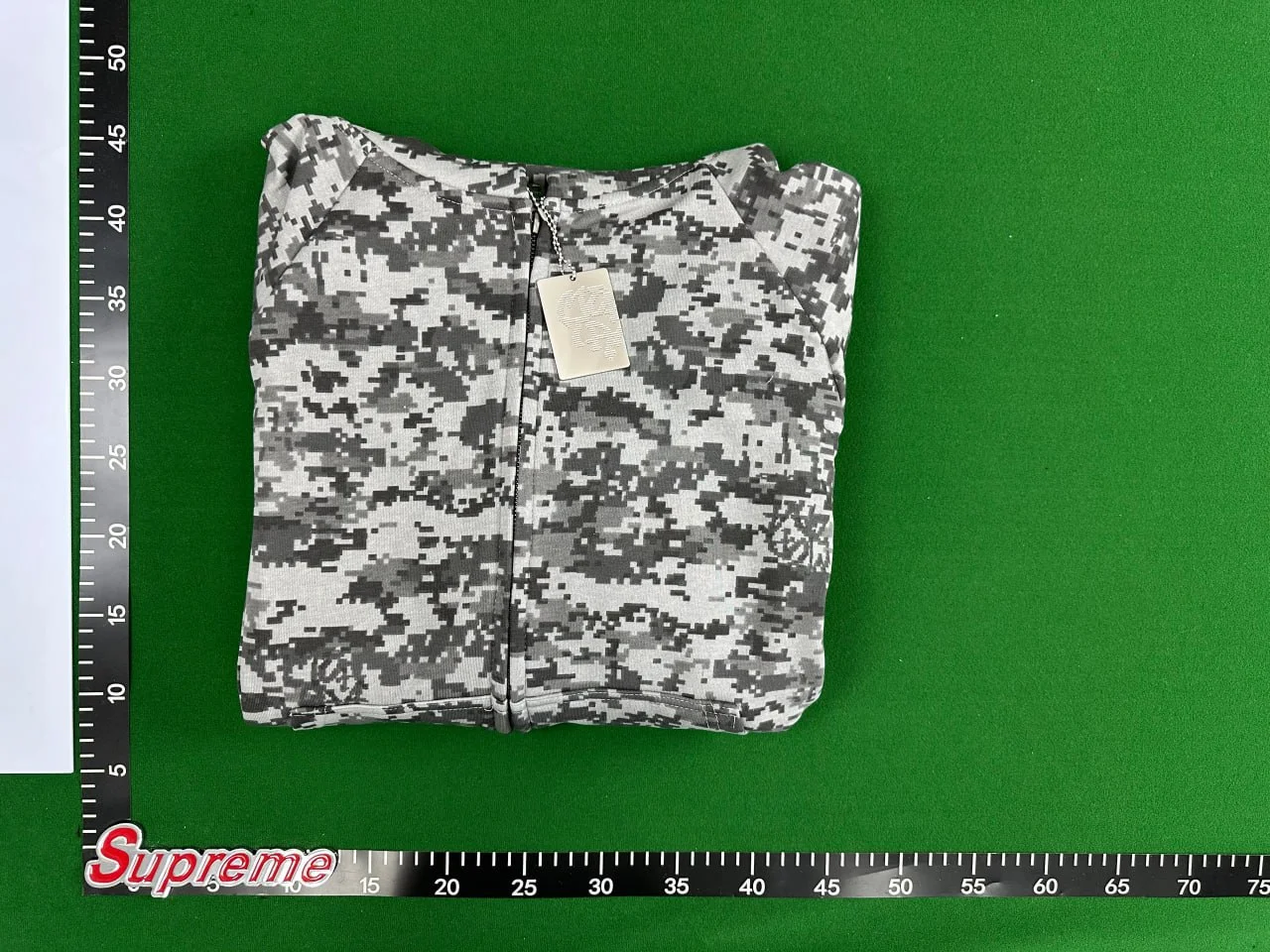 Loose-Fit Zip-Up Camo Hoodie 3