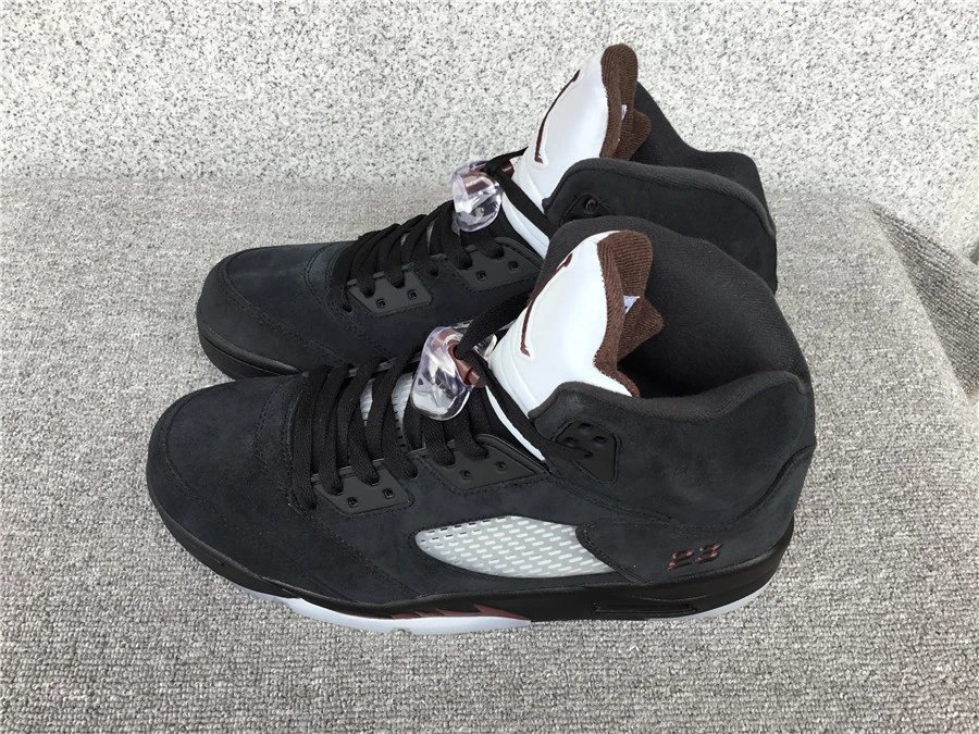 Sneakers — L-07